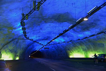 Tunnel blau sRGB